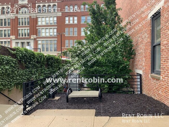 Building Photo - 609 Central St