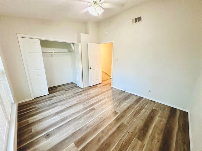 Building Photo - 3822 Southway Dr