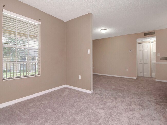 Building Photo - Park Lake — 1 Bed / 1 Bath + Den | Upstairs Condo | Brandon, FL