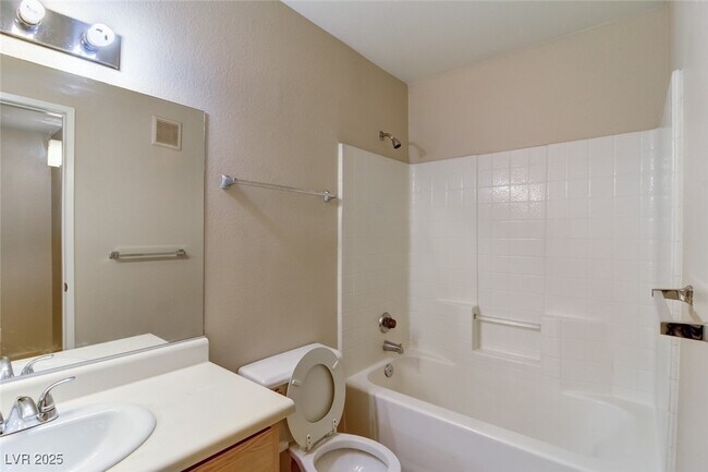 Building Photo - 7885 W Flamingo Rd