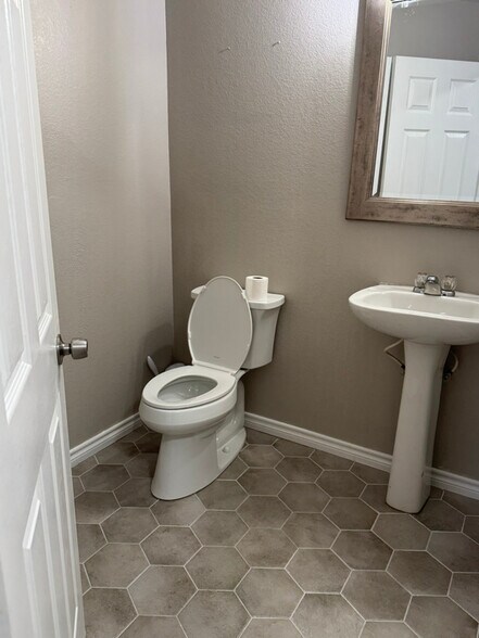 Building Photo - 10149 China Creek Dr