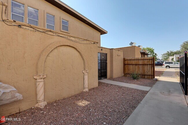 Building Photo - 11100 Vista Lago Pl