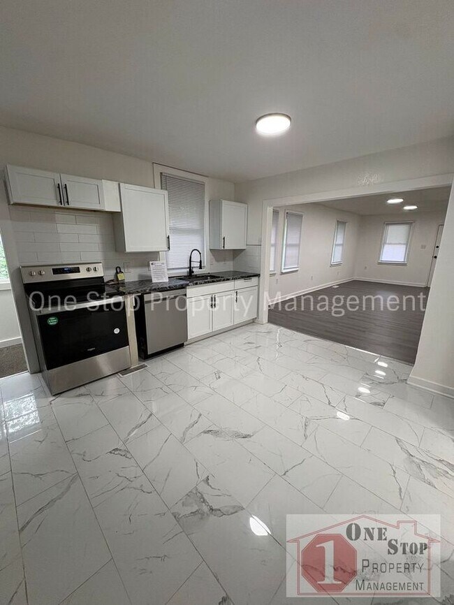 Building Photo - Beautiful 3 Bedroom 2 Bathroom in Kansas City!