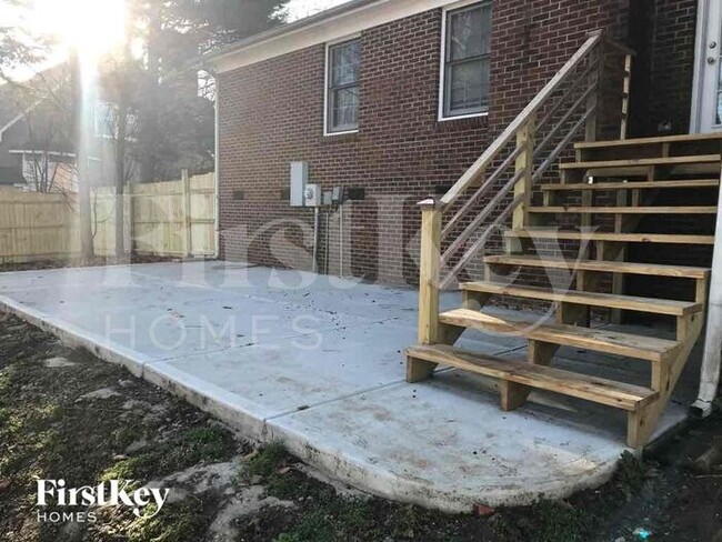 Building Photo - 113 Deertrack Dr
