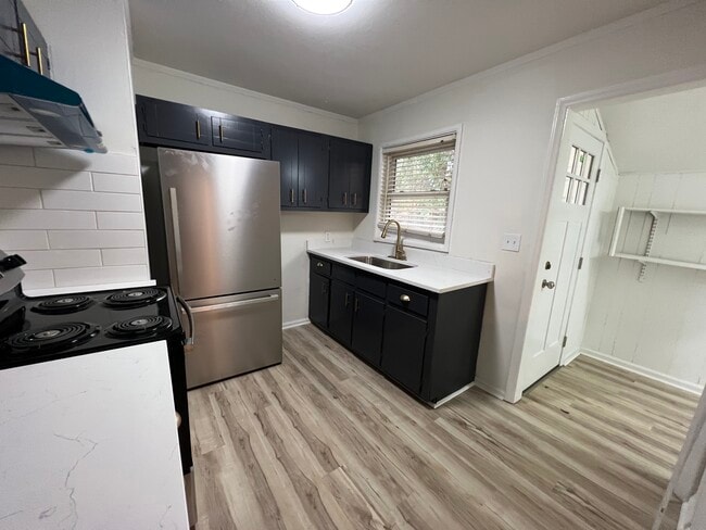 Building Photo - 2128 E 12th St