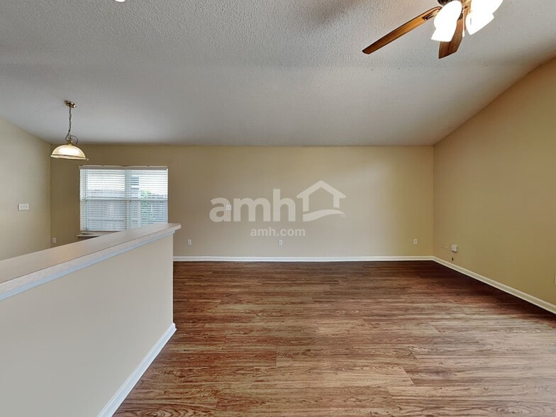 Building Photo - 2559 Coachman Lakes Dr