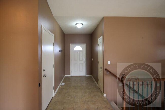 Building Photo - Beautiful 5Bd/3Ba House! | Papillion, Ne!
