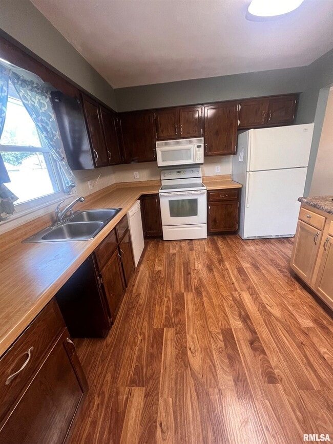 Building Photo - 3751 Tam-O-Shanter Dr N