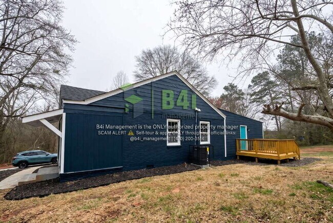 Building Photo - 1418 E 10th St