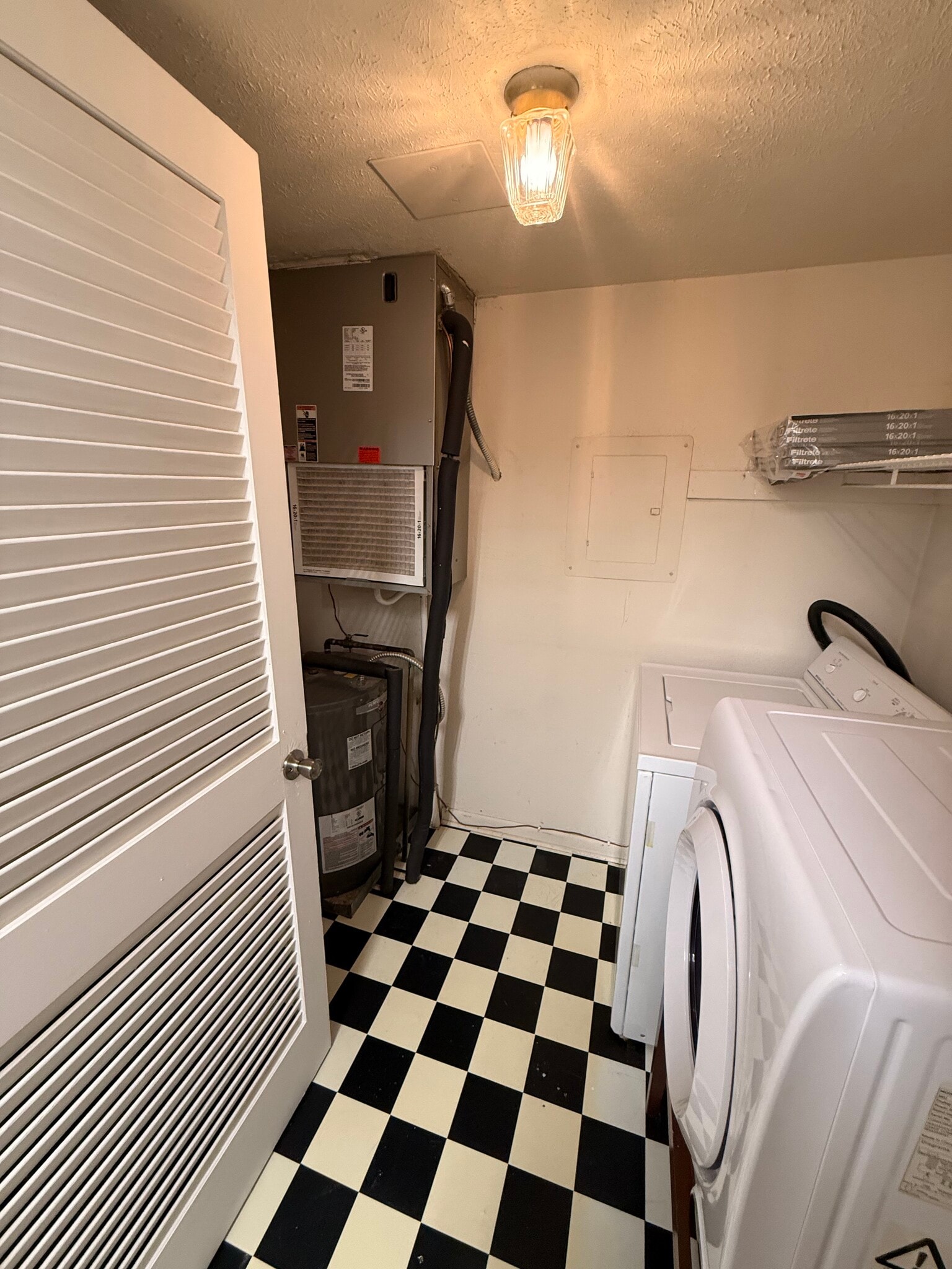 laundry room/boiler - 810 Bellevue Rd