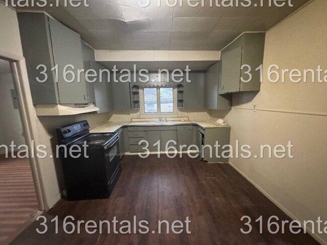 Building Photo - $850- 3 bed 1 bath - Single Family Home