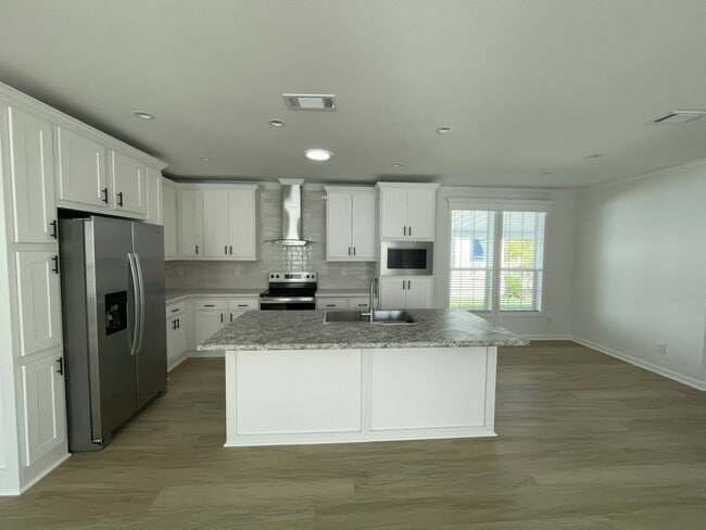Building Photo - 34808 Robins Song Rd