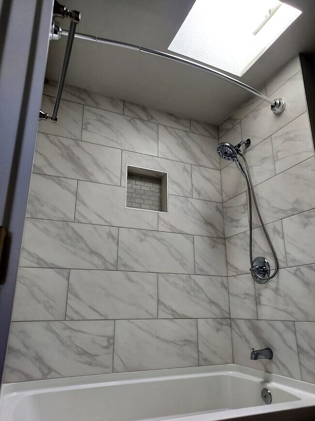 Building Photo - 2 Story Remodeled Single-Family Home in Po...