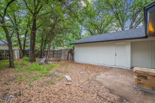 Building Photo - Remodeled 2BR Home w/ Fenced Yard – Only $1395