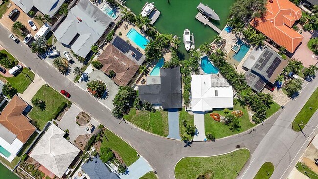 Building Photo - 25 Island Dr