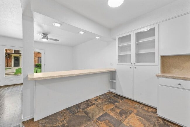 Building Photo - 4002 Ridglea Country Club Dr