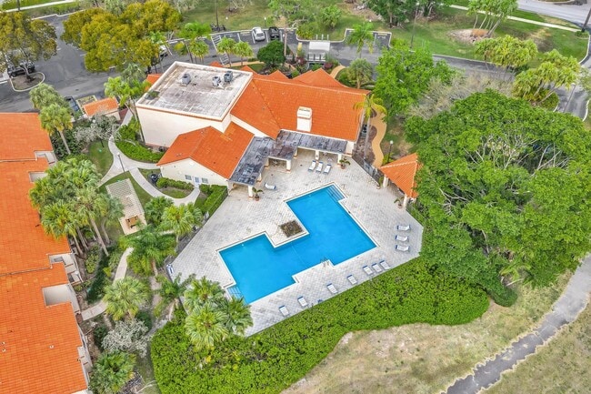 Building Photo - 3370 Pinewalk Dr N