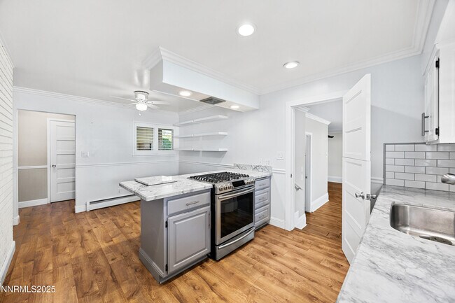 Building Photo - 601 Ivy St