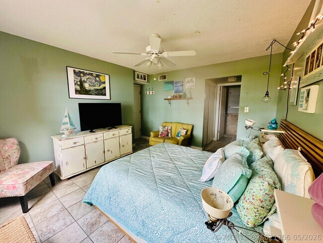 Building Photo - 225 S Tropical Trail