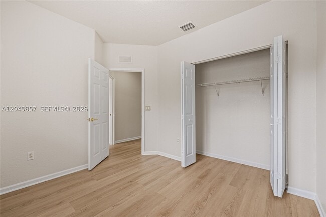 Building Photo - 8401 SW 25th Ct