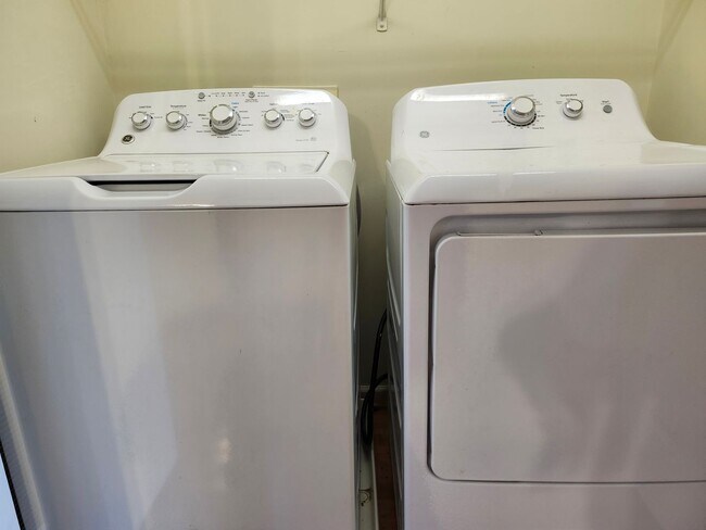 Building Photo - For Rent: Harrisonburg 3 BR, 2.5 Bath Townhouse