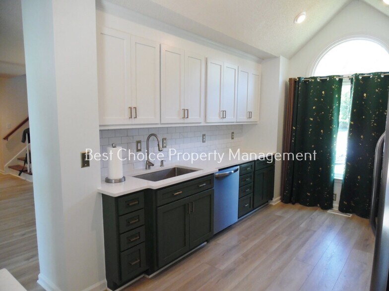 Building Photo - 5 Fallsburg court