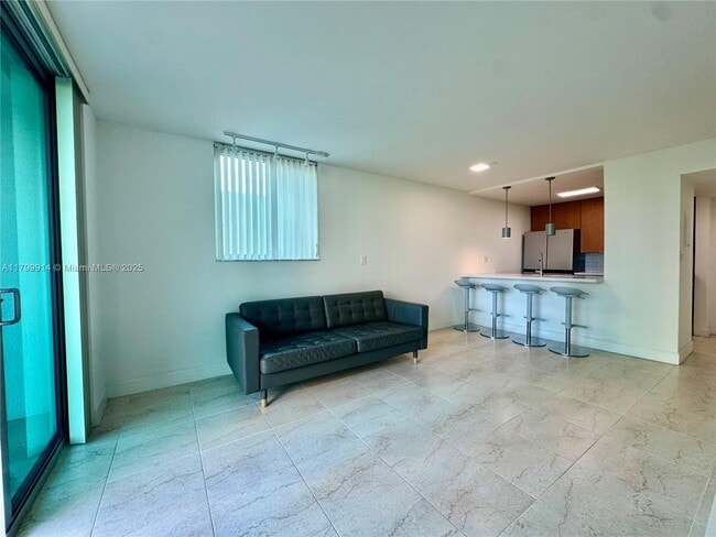 Building Photo - 1550 Brickell Ave