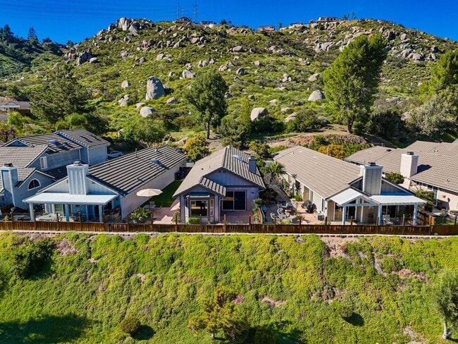 Building Photo - Beautifully Maintained 2 Bed / 2 Bath Home in Gated West Village Community