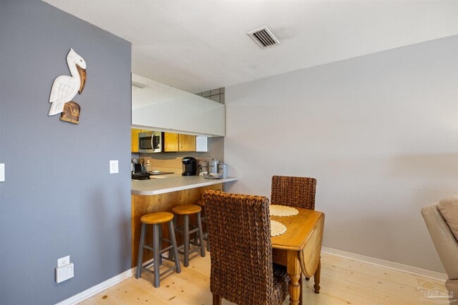 Building Photo - 14180 River Rd