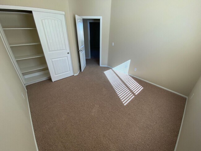 Building Photo - Wonderful 4 bed/2.5 bath home located in the NW area of Las Vegas