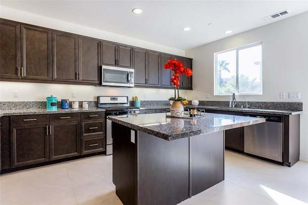 Building Photo - 4959 Camarillo Ln