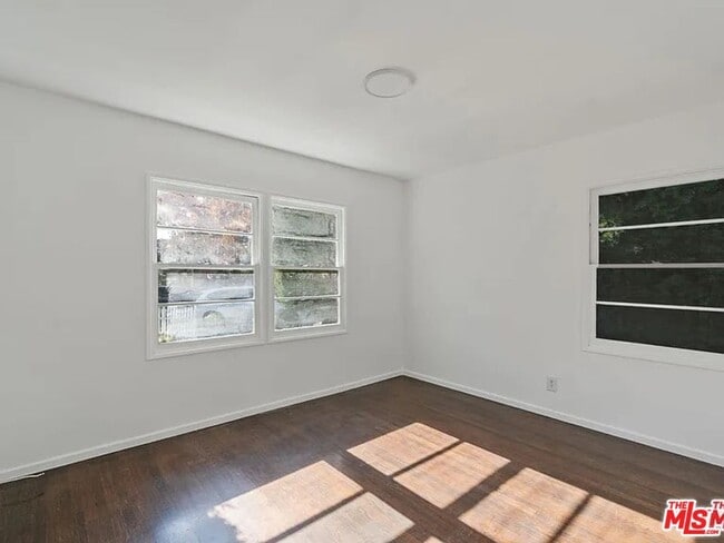 Building Photo - 3031 S Bentley Ave