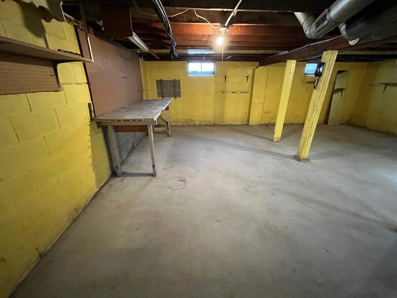 Building Photo - 393 W 20th St