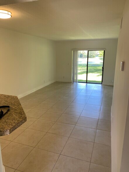 Living Room - 21900 Lake Forest Cir