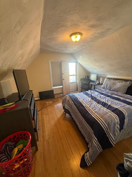 Building Photo - 34 Pratt St