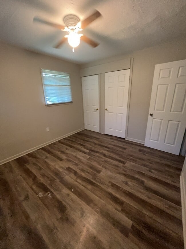 Building Photo - 5558 Queen Mary Ln