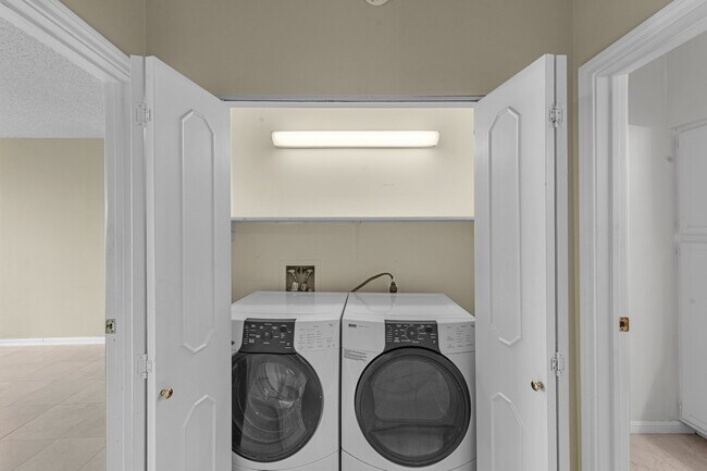 Building Photo - 5150 Hidalgo St