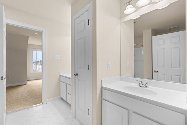 Building Photo - 3 Bed 2.5 Bath - Gaithersburg Townhouse - ...