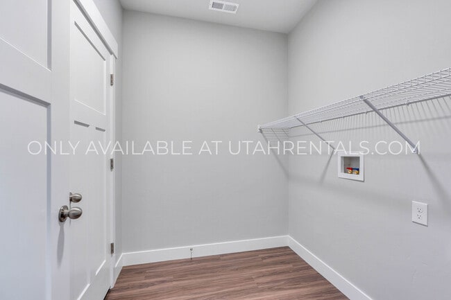 Building Photo - 13537 Commodus Dr