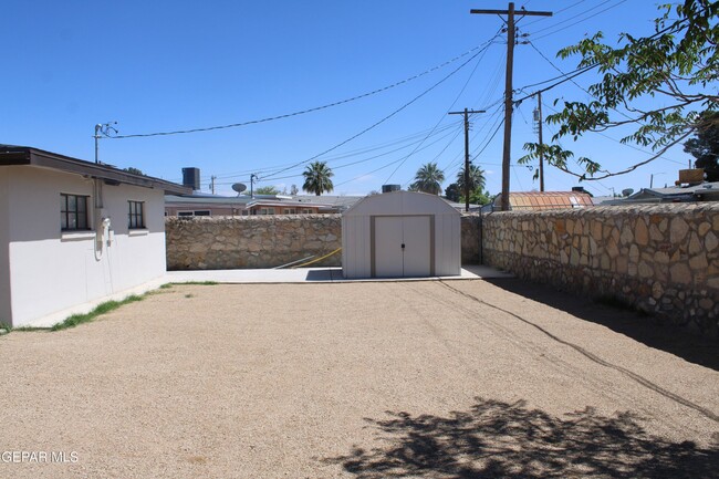 Building Photo - 1507 Dennis Cir