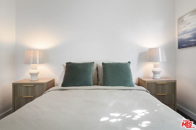 Building Photo - 7853 Brighton Ave