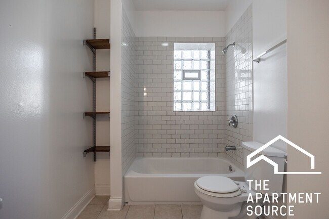 Building Photo - 4452 N Sheridan Rd