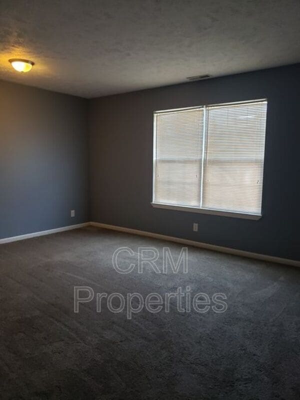 Building Photo - 204 Ariel Ct