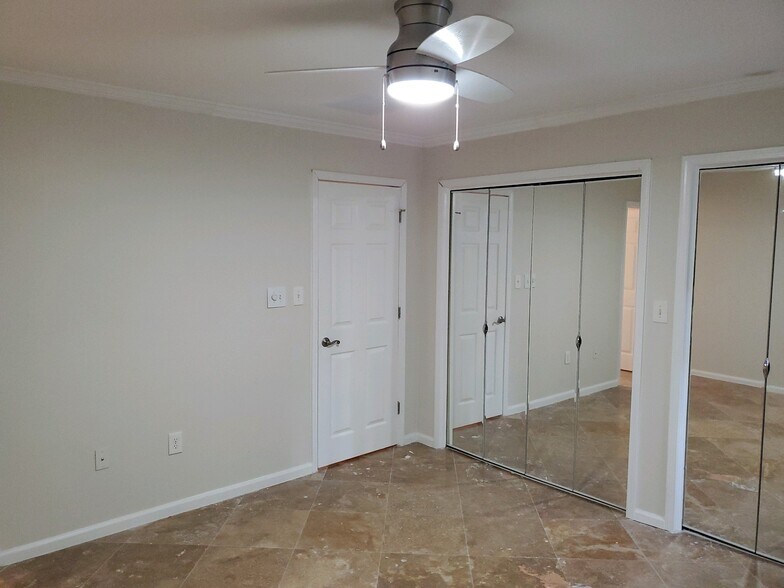 2nd bedroom mirrored doors - 25116 Plantation Dr NE