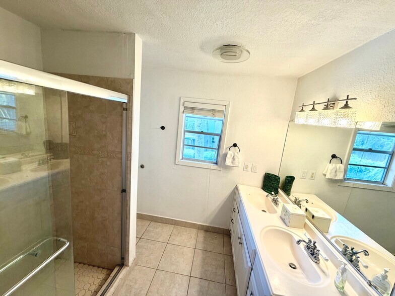Building Photo - 695 A1A N