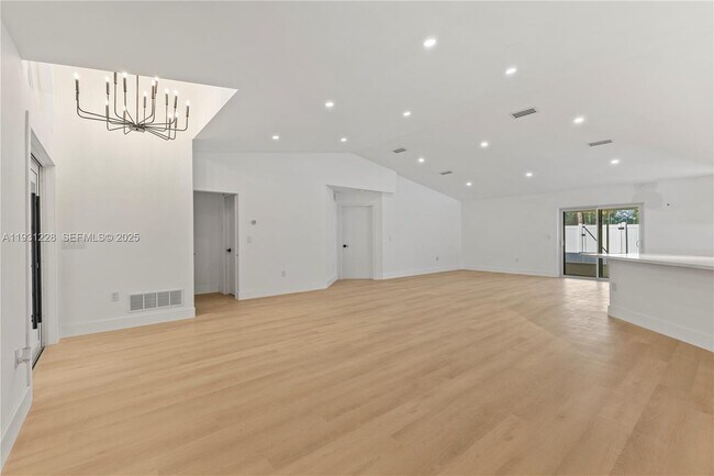 Building Photo - 16859 Crestview Ln