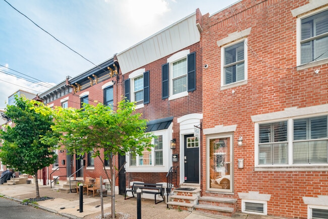 Building Photo - 2223 Taggert St