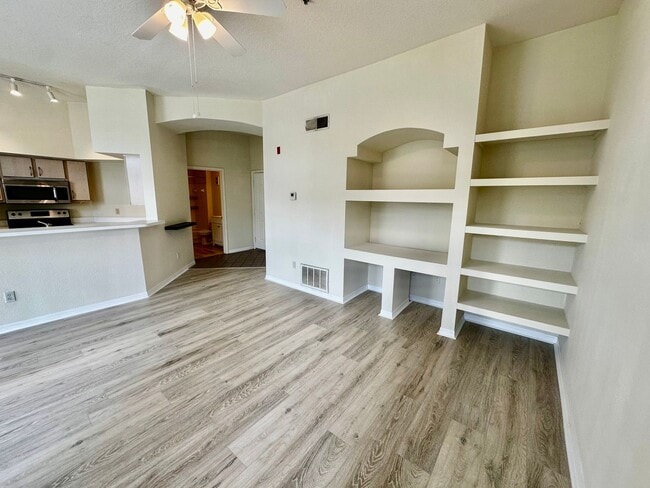 Building Photo - 7360 Westpointe Blvd
