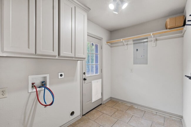 Building Photo - Decatur 3 Bedroom 2 Bathroom