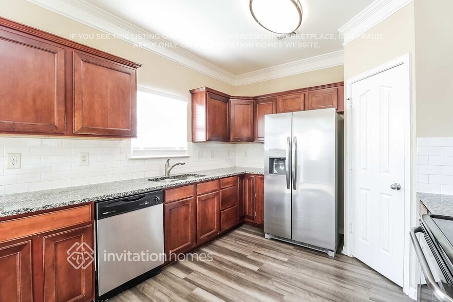 Building Photo - 16411 Austringer Pl